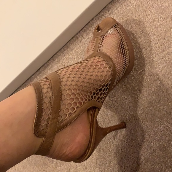Luxury Leather ankle pumps NWT - Picture 2 of 6